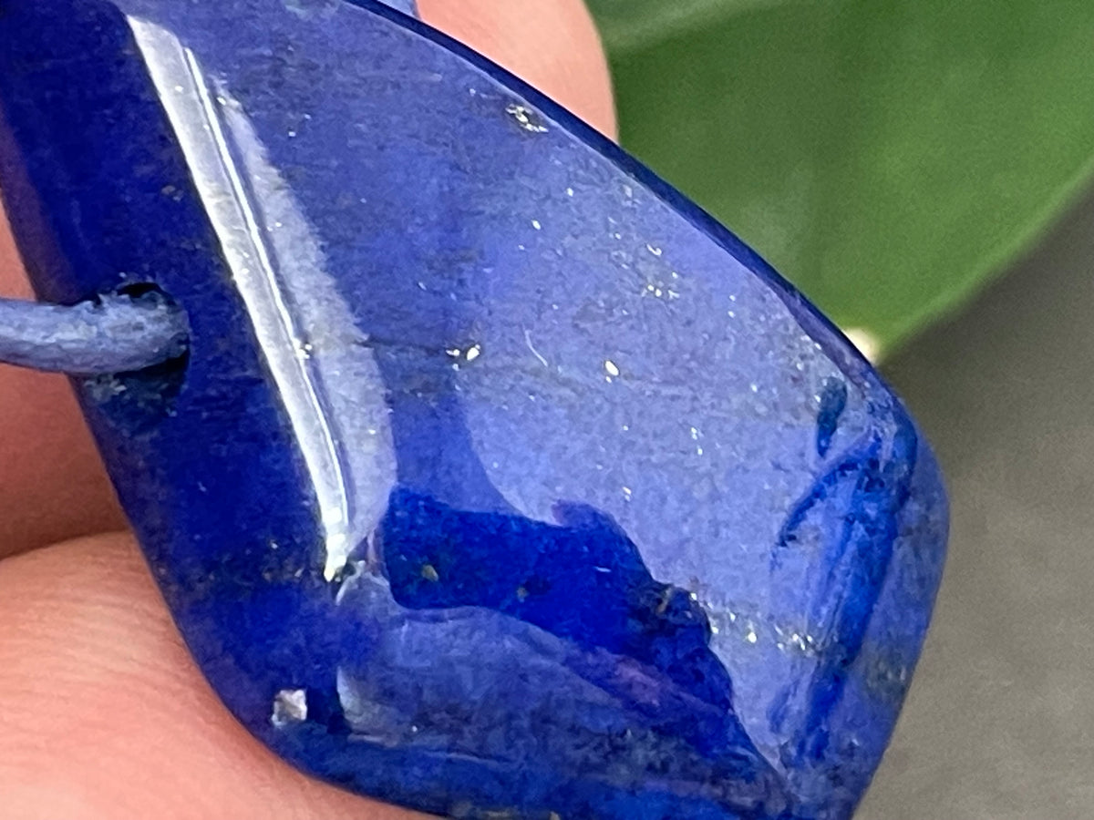 Lapislazuli Anhänger gebohrt – Ein Stück Himmel, das Sie begleiten kann
