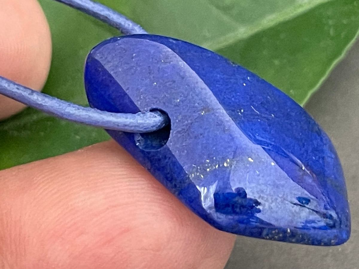 Lapislazuli Anhänger gebohrt – Ein Stück Himmel, das Sie begleiten kann