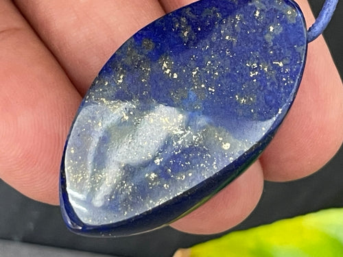 Lapislazuli Anhänger gebohrt – Das magische Auge der Natur | Unikat
