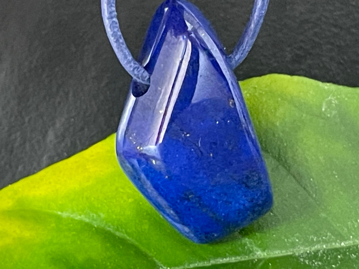 Lapislazuli Anhänger gebohrt – Ein Stück Himmel, das Sie begleiten kann
