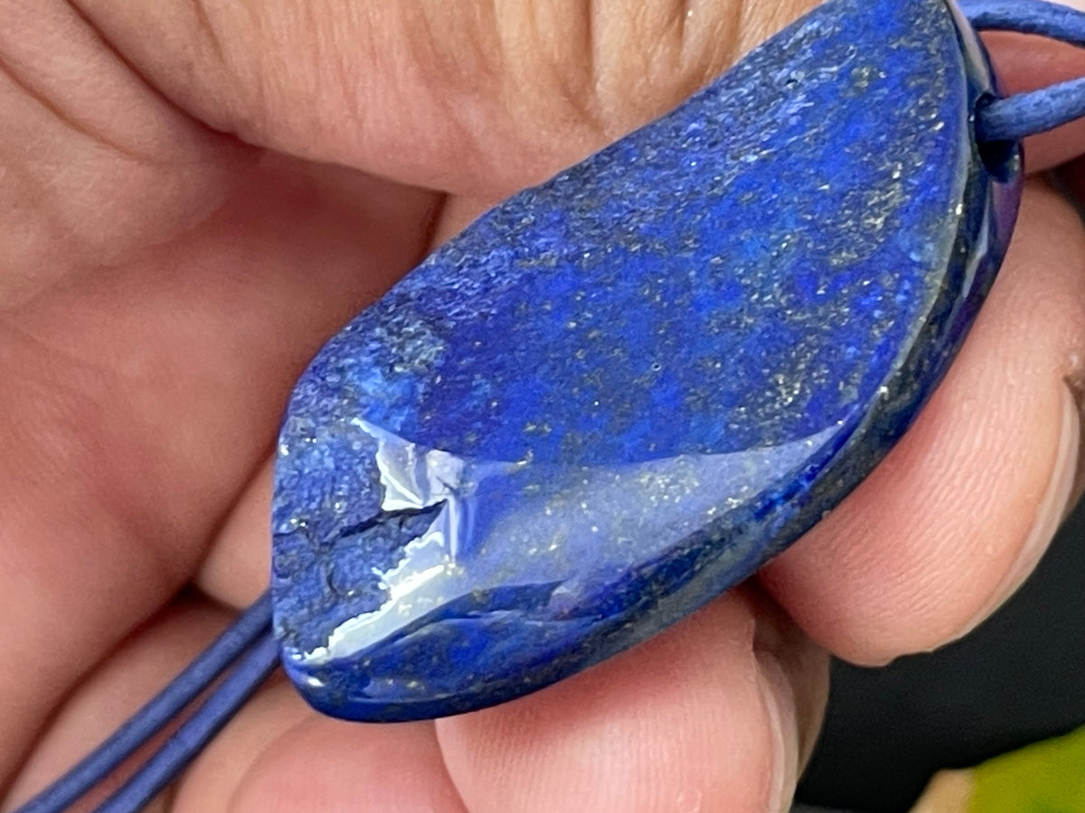 Lapislazuli Anhänger gebohrt – Das magische Auge der Natur | Unikat