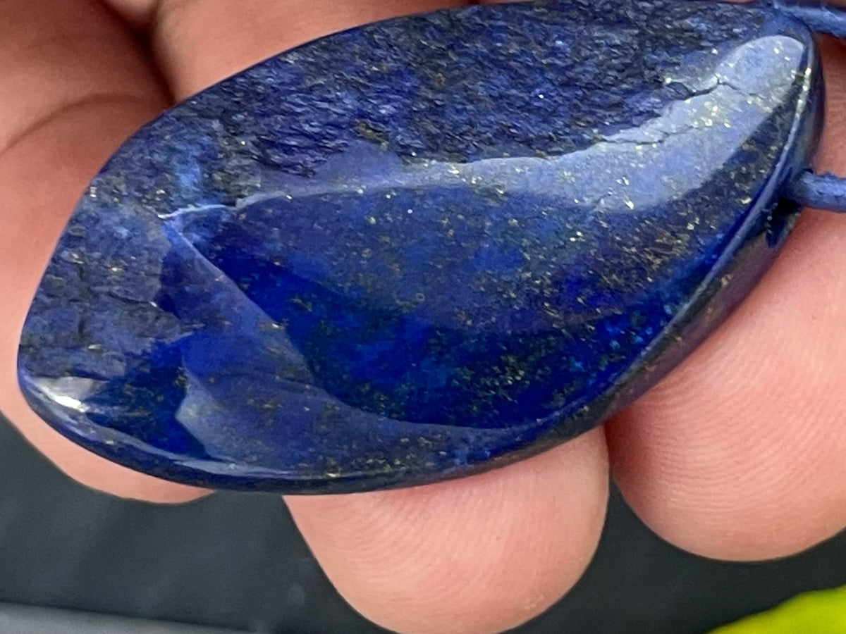 Lapislazuli Anhänger gebohrt – Das magische Auge der Natur | Unikat