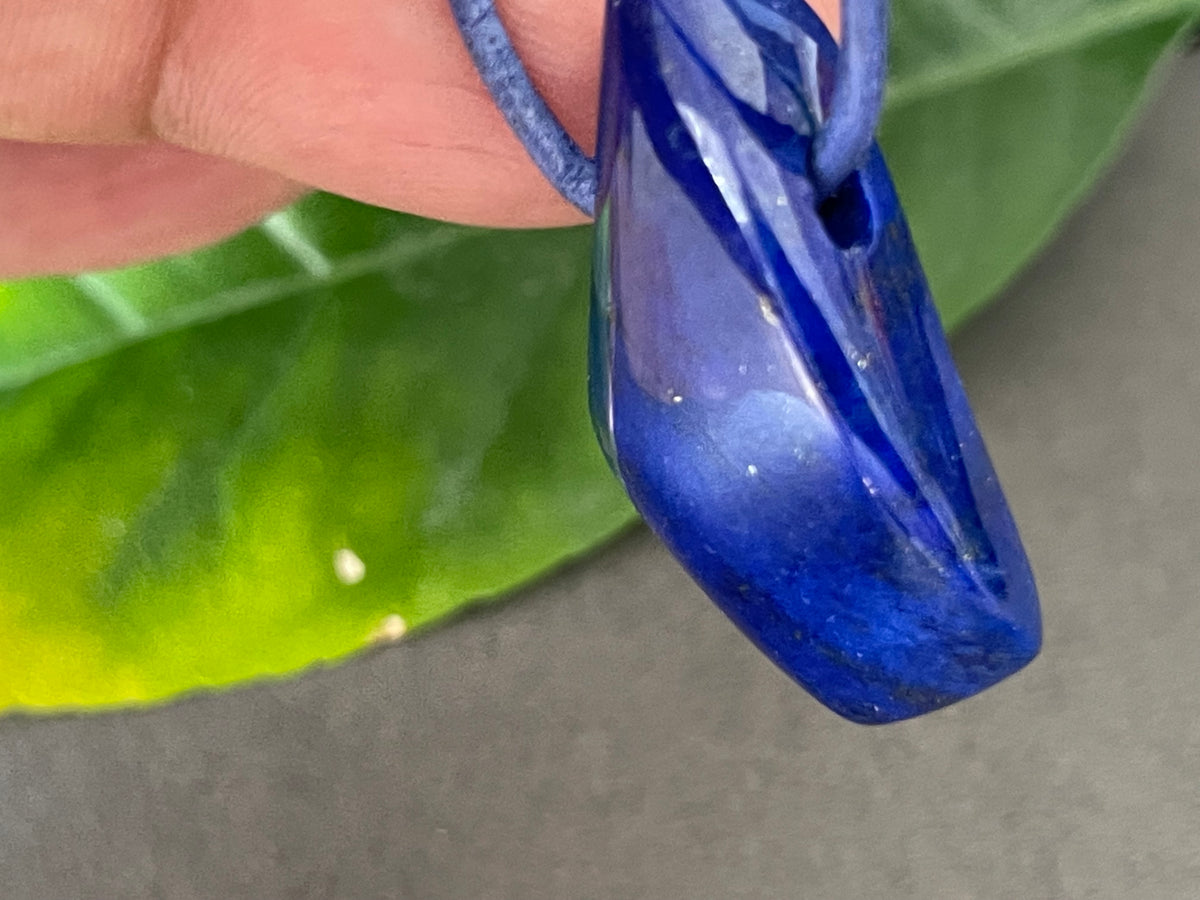 Lapislazuli Anhänger gebohrt – Ein Stück Himmel, das Sie begleiten kann